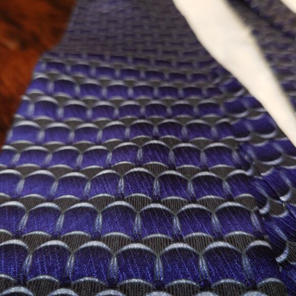 Zylos Blue, Black and White Fish Scale type pat - Picture 2 of 4